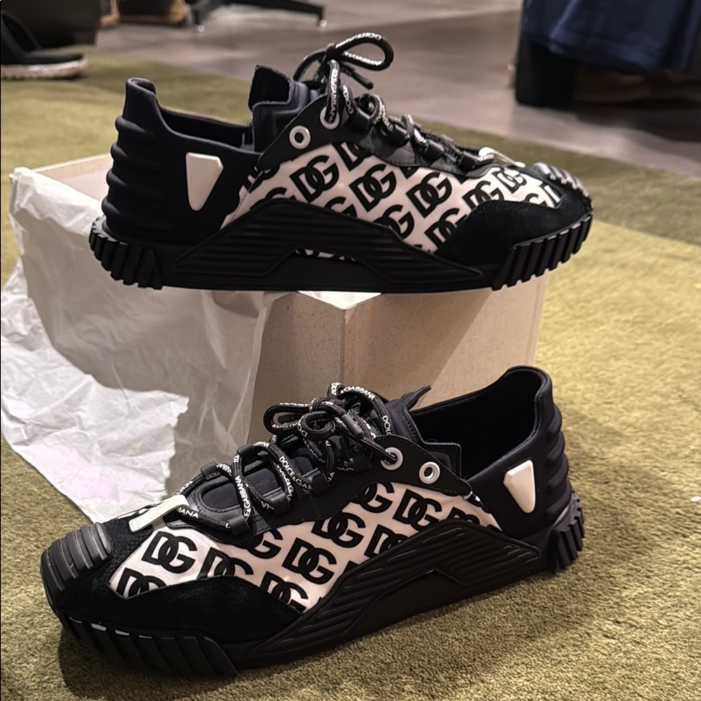 Dolce & Gabbana logo print Black and White Sneakers. Worn once. Dope!